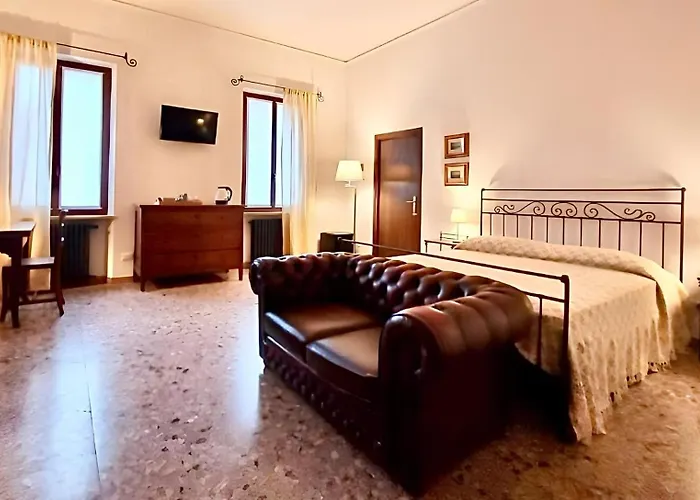 בית הארחה Elle Palace - Simply Elegant 3*