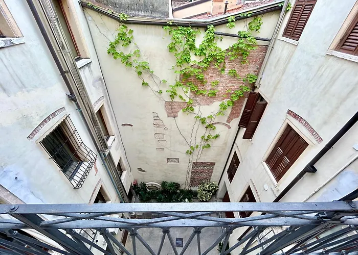 Elle Palace - Simply Elegant