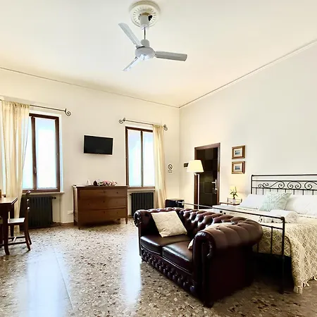 Elle Palace - Simply Elegant Gasthuis Verona
