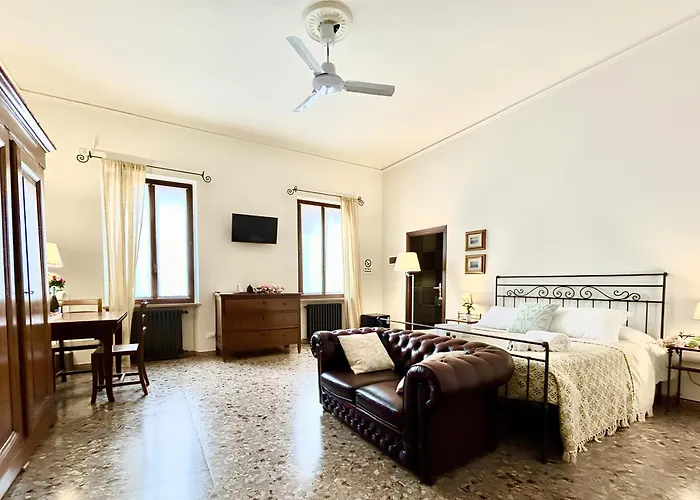 Elle Palace - Simply Elegant Πανσιόν Βερόνα